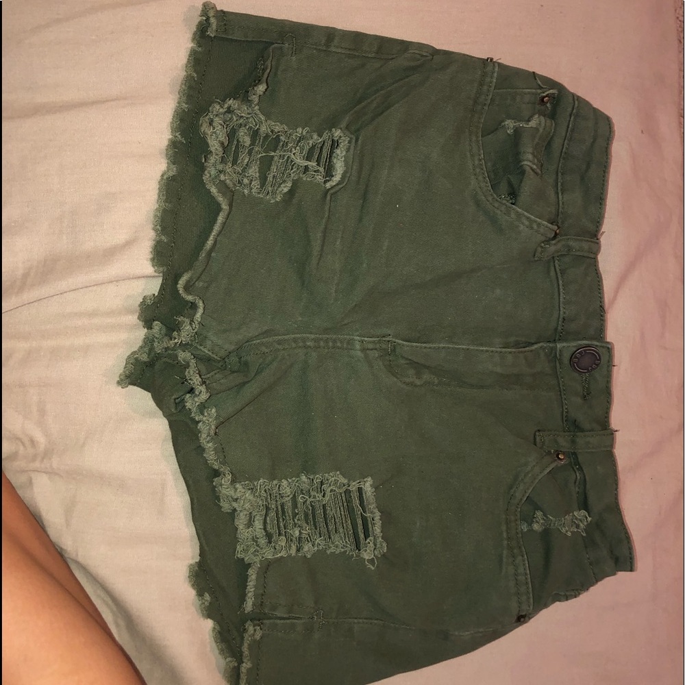 Shorts (ripped)